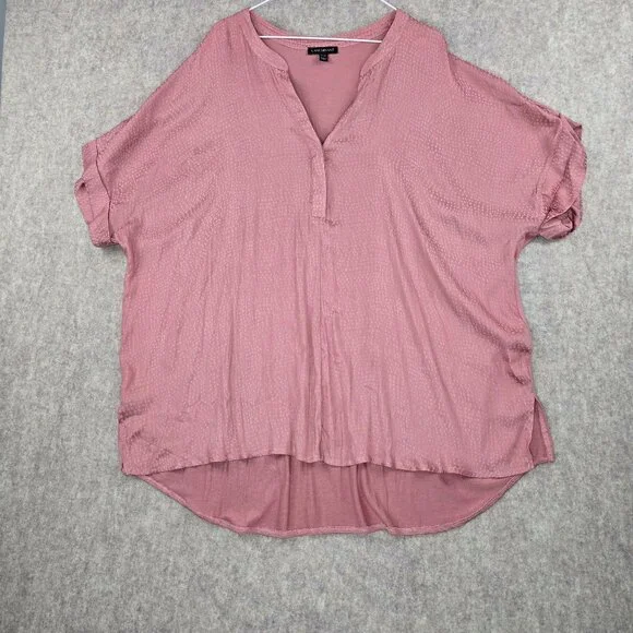 Lane Bryant Womens Plus Blouse Pink Size 26/28 Lightweight Textured Button Front - Picture 1 of 9